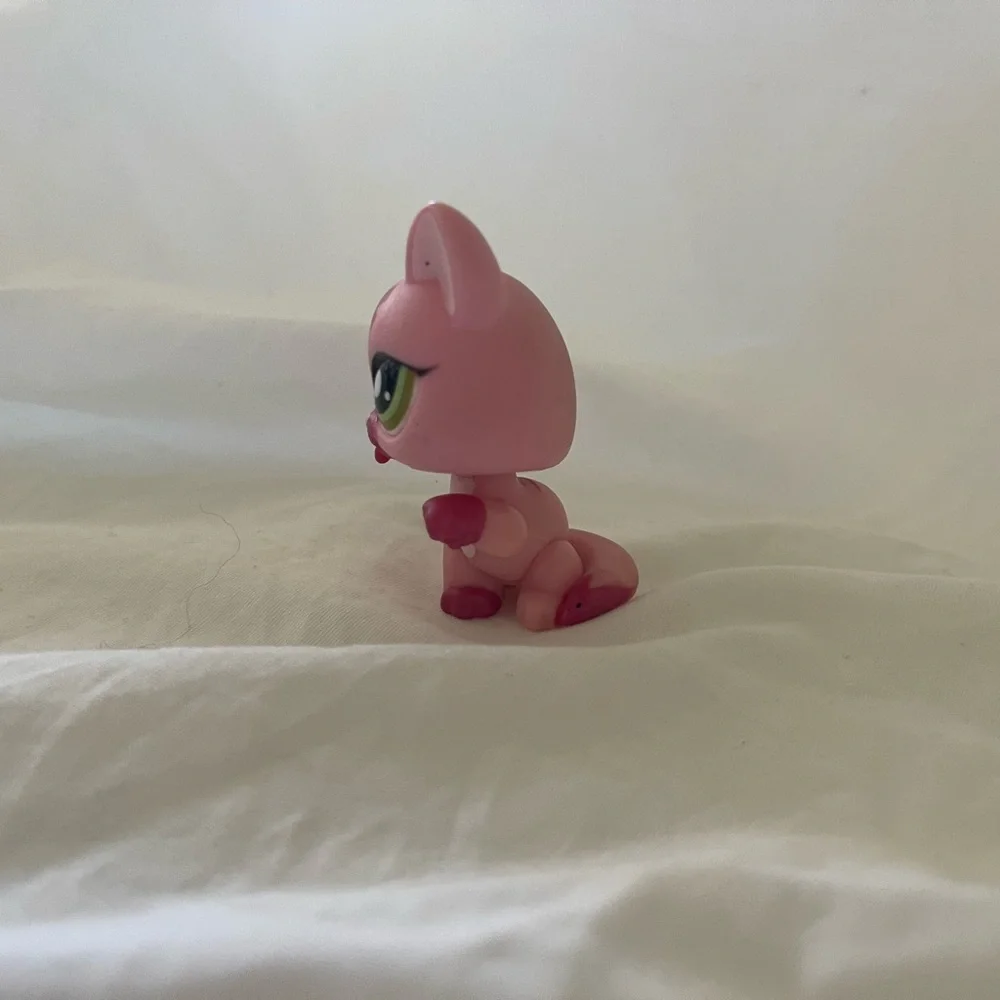 Littlest Pet Shop LPS #1846 KITTY CAT Licking Paw Hasbro Olive Green Eyes Flower